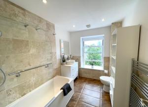 Large 1 Bedroom Apartment in Canning Town close to ExCeL London, 02 Arena, Canary Wharf with free parking