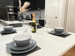 Luxury Riverside Retreat With Bath Jacuzzi