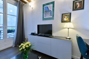 Romantic studio in center of Paris