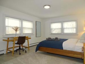 Comfortable 3 Bed Apt in Quiet Neighborhood