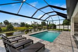 The perfect retreat with canal view - بورت شارلوت