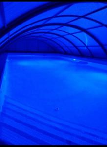 PISCINA CLIMATIZADA - todo el año- Playa de la Ñora-chimenea- barbacoa