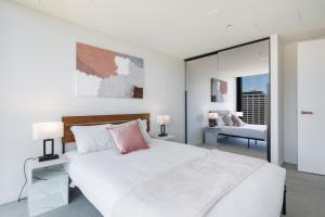 Stylish & Spacious NYC Style, Central CBD 3BR Apt