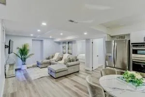 Luxurious Unit in Hyde Park - Parkhill