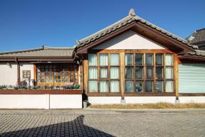 Deoksugung Jeonju Hanok village entire house