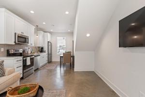 Beignet House Cajun Luxury Full Kitchen Fast WiFi