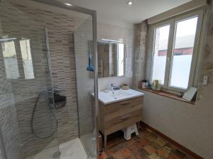 Maisons de vacances Gites modulables entre Loire et Sologne avec jardin et barbecue - FR-1-590-528 : photos des chambres
