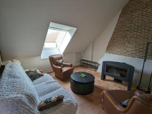 Maisons de vacances Gite en foret avec jardin, terrasse et parking pres de la Loire - FR-1-590-530 : photos des chambres