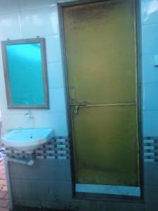 Local Cafe -Tents and Dormatory