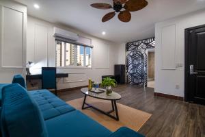 Suite Deluxe Nhìn Ra Biển (Deluxe Suite with Sea View)