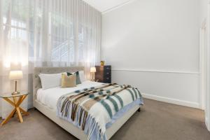 Grand Resort Apartment w Pool, Car Park on Spencer