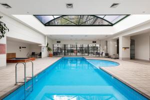 Grand Resort Apartment w Pool, Car Park on Spencer