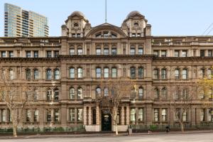 Grand Resort Apartment w Pool, Car Park on Spencer