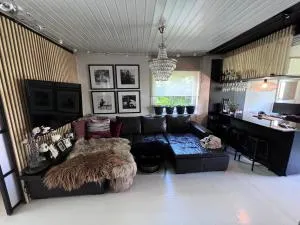 Et steinkast unna tog og ferje terminal, 3 soverom 2 bad - 维尼斯拉