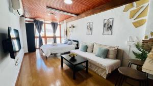 Estudio Buddha en el centro de Nerja - South Costa