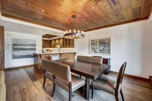 Stunning Views - Renovated Condo in Pines Lodge condo