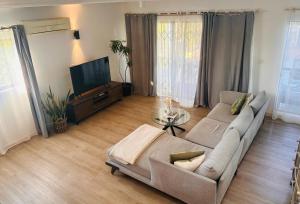 Modern Villa in Grand Bay - Short Walk to Beach