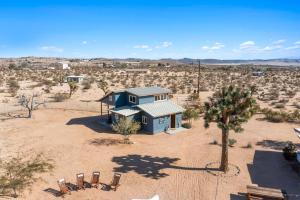 2 Homes, Hot Tub, Firepit, BBQ, Games by MariamsBnb