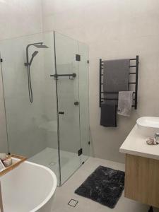 Lg Qs Rm Private Luxury Bathrm Strictly NON SMOKERS and Genuine Travellers ONLY over 25