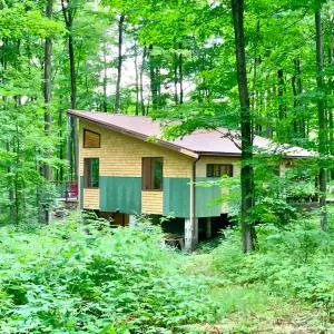The Rhubarbary Ruins - with an outdoor sauna - Charlevoix