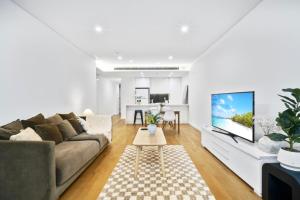 Tranquil 2BD, Pool, Gym & Unbeatable Location