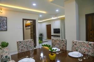 Cozy 3 bhk AC home @ wipro circle , Near US Embassy