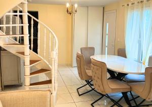 NEW 2 bedroom House 15mins from Paris by Train