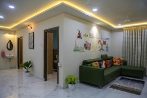 Cozy 3 bhk AC home @ wipro circle , Near US Embassy