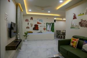Cozy 3 bhk AC home @ wipro circle , Near US Embassy
