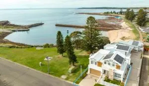 LegaSea Lodge - Pet Friendly Beachfront Plunge Pool - Dunmore