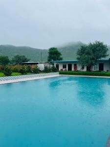 The Hill View - Swimming Pool & Resort