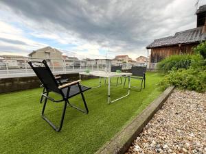 宿の夜夜 広々一棟貸し駐車場2台 浴室2箇所 大家族グループ旅行に最適 静かな環境