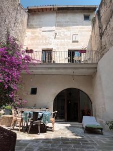 Villas AUBERGE-HOSTELS a TARASCON : photos des chambres