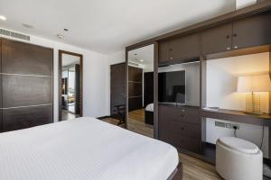 Daniels 1BR at JW Marriott with Marina View