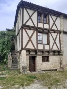 AUBERGE dans LES GORGES DE L'AVEYRON - Roussayrolles