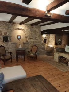 Maisons de vacances AUBERGE dans LES GORGES DE L-AVEYRON : photos des chambres