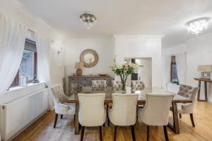 Luxury6BedHouse-HotTub-GamesRoom-Amar Luxury Stays