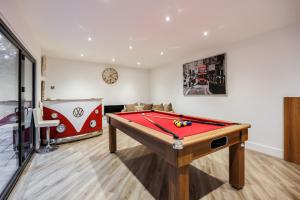 Luxury6BedHouse-HotTub-GamesRoom-Amar Luxury Stays
