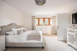 Luxury6BedHouse-HotTub-GamesRoom-Amar Luxury Stays