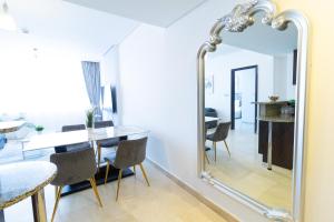 Sky Garden in DIFC apartment by Happy Season