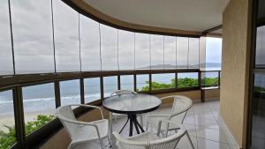 Lindo Apto Itapema Meia Praia Frente ao Mar, 6 pessoas, alto padrão