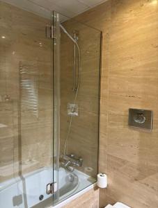 Habitación con baño privado