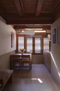 The Korean Traditional Hanok in Downtown Seoul for convenient public transportation - Seoul Ari