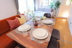 【道頓堀・心斎橋8分、京都奈良の周遊も便利】駅まで30秒｜買物グルメ｜35㎡｜長期｜グループ｜家族