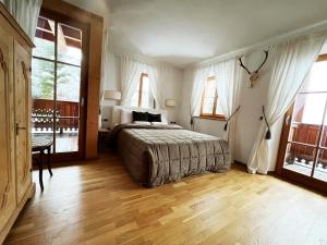 Two-Bedroom Apartment with Mountain View