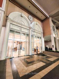 One Bedroom Unit with Venice Canal View