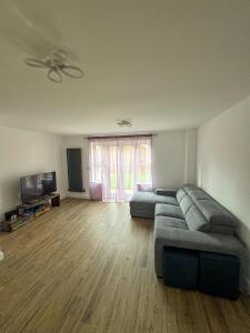 Lux House, Jennetts Park