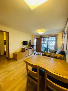 Appartements - PISCINE INTÉRIEURE Sauna - PARKING Privé Étage 1 - Centre Village - Résidence Cami Réal - avec LINGE et MÉNAGE de fin de Séjour Compris