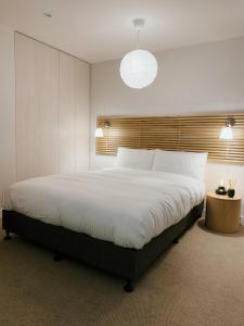 Collins Escape - 2 bedrooms with Collins St Balcony