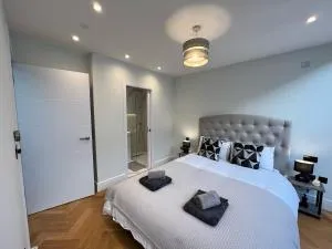 Two bedroom luxury apartment - London